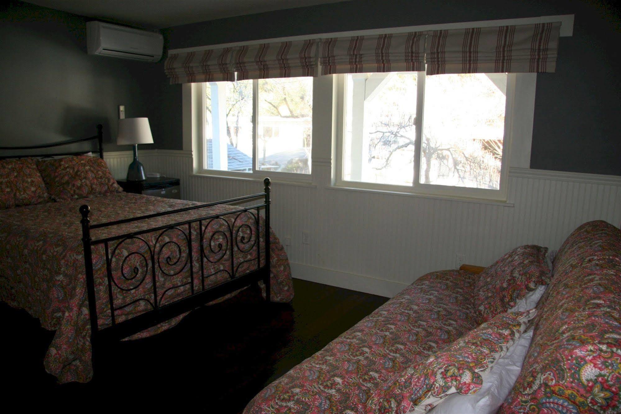 Hotel Charlotte โกรฟแลนด์ ภายนอก รูปภาพ